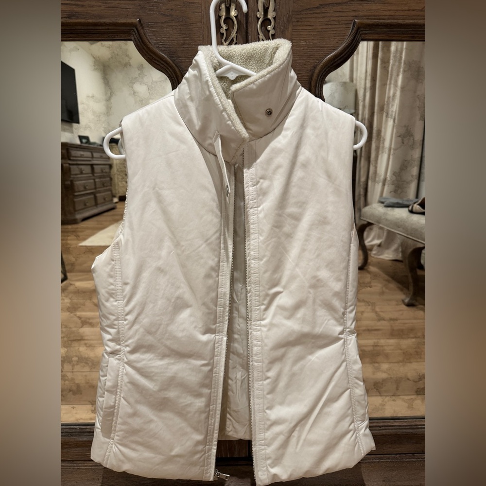 Banana Republic Cream Vest-medium; perfect condition & quality